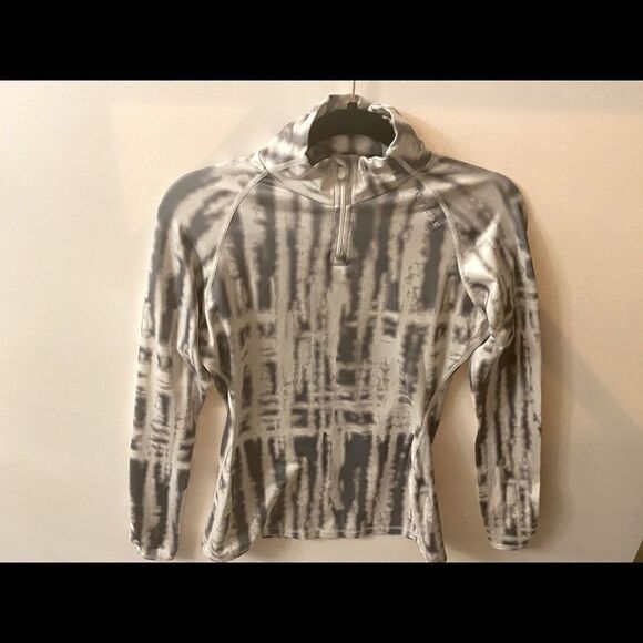 Under Armor long sleeve Fitted coupe Ajustee Top M - Picture 1 of 6
